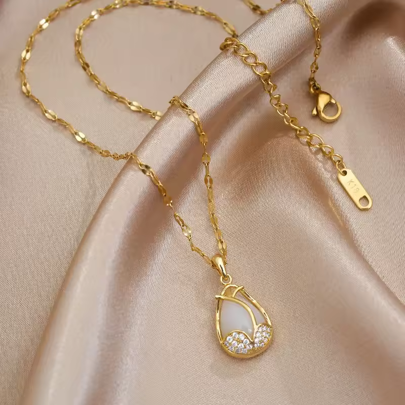 Tulip Rhinestone Golden Necklace - Image 6