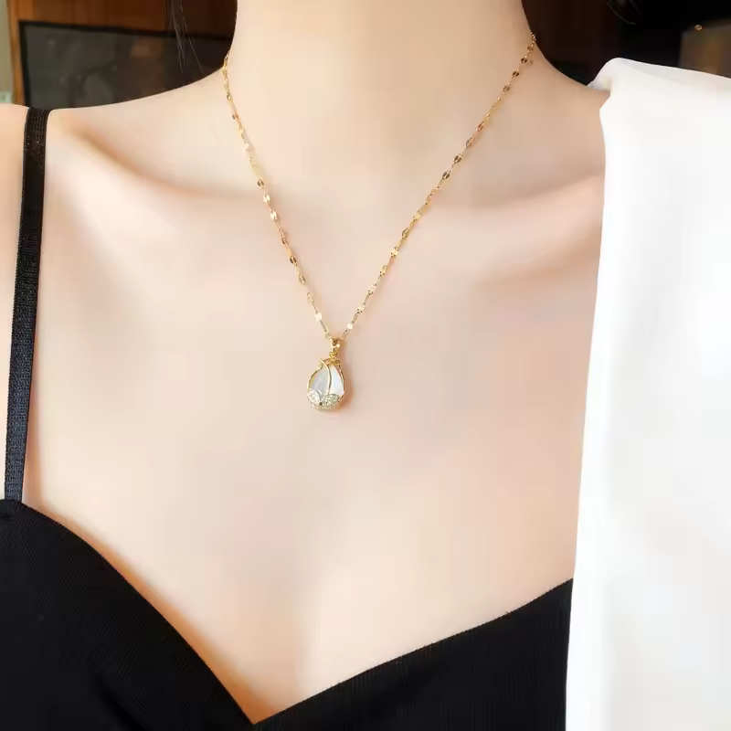Tulip Rhinestone Golden Necklace - Image 5