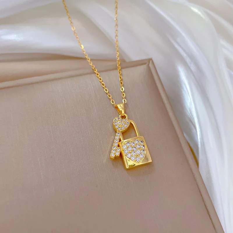 Shell Imitation Pearl Pendant Necklace - Image 2